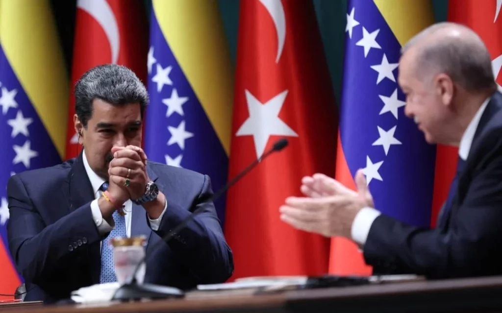 Turkish President Recep Tayyip Erdoğan (R) and his Venezuelan counterpart Nicolas Maduro (L) attend a joint press conference after their meeting in Ankara on June 8, 2022.