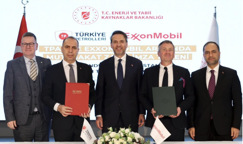Energy and Natural Resources Minister Alparslan Bayraktar (C) poses alongside TPAO and ExxonMobil executives